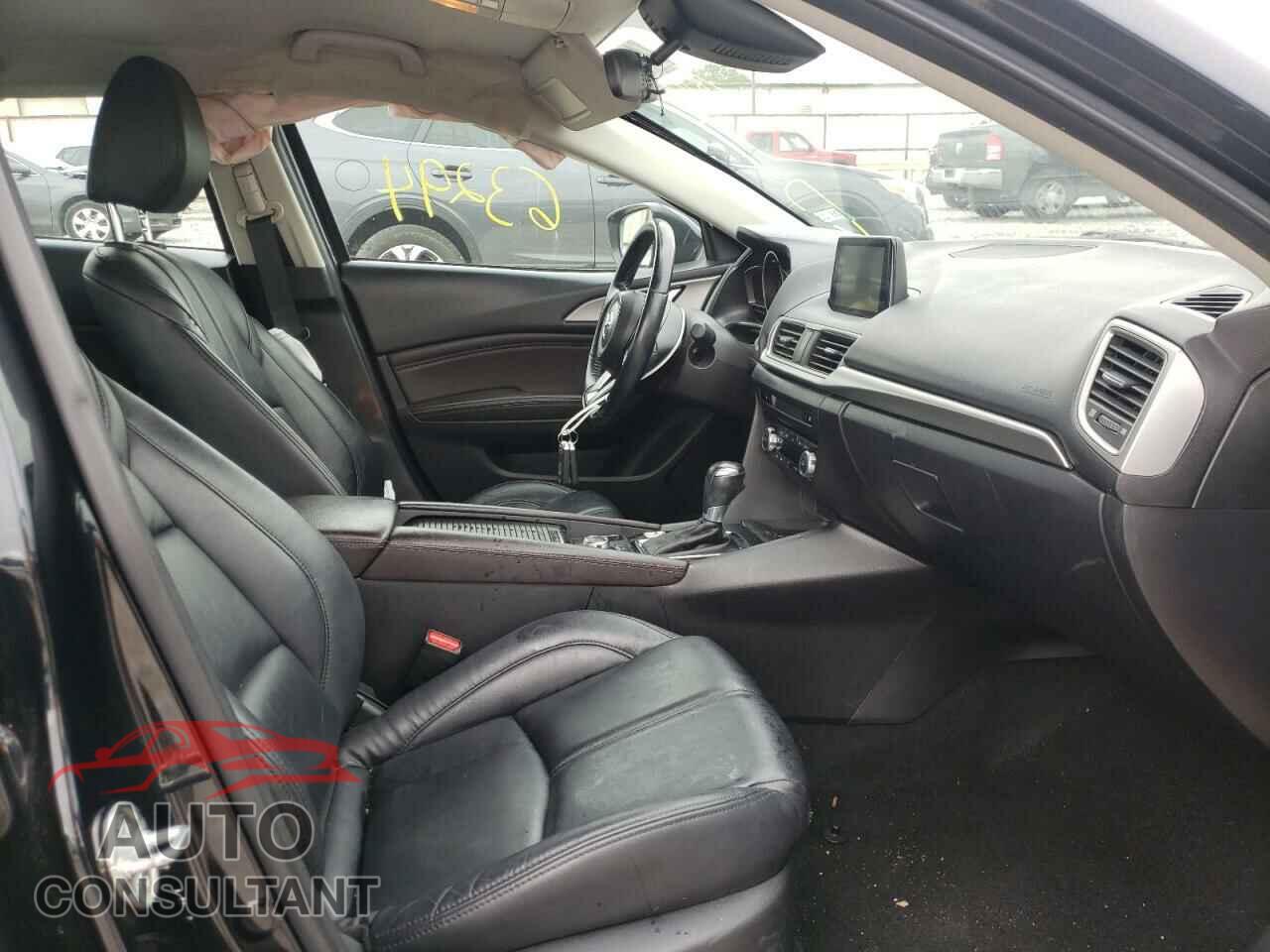 MAZDA 3 2018 - 3MZBN1L38JM181642