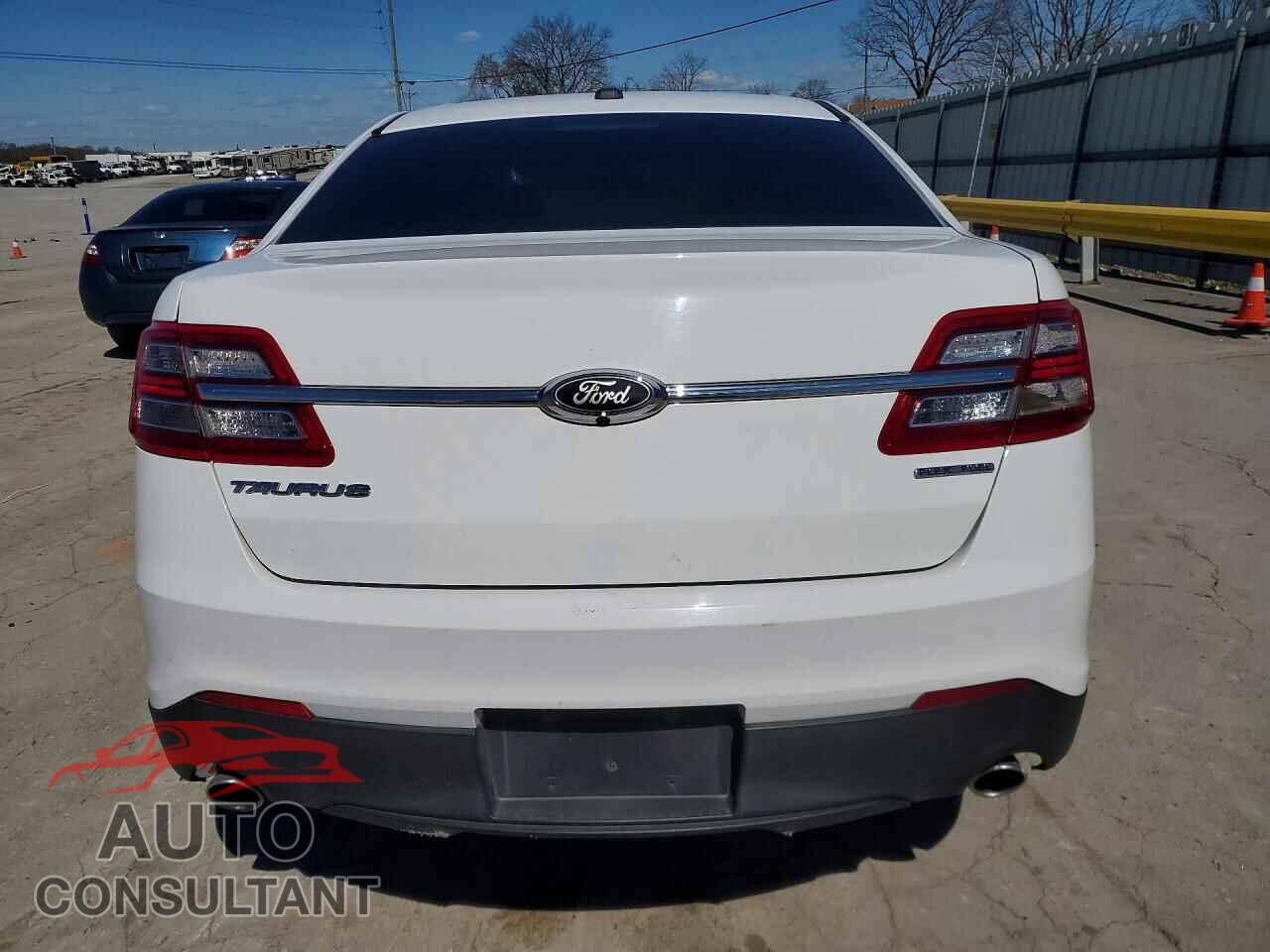 FORD TAURUS 2018 - 1FAHP2D86JG138103