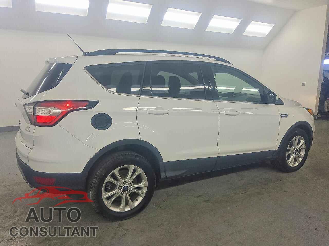 FORD ESCAPE 2018 - 1FMCU0GD7JUB17543