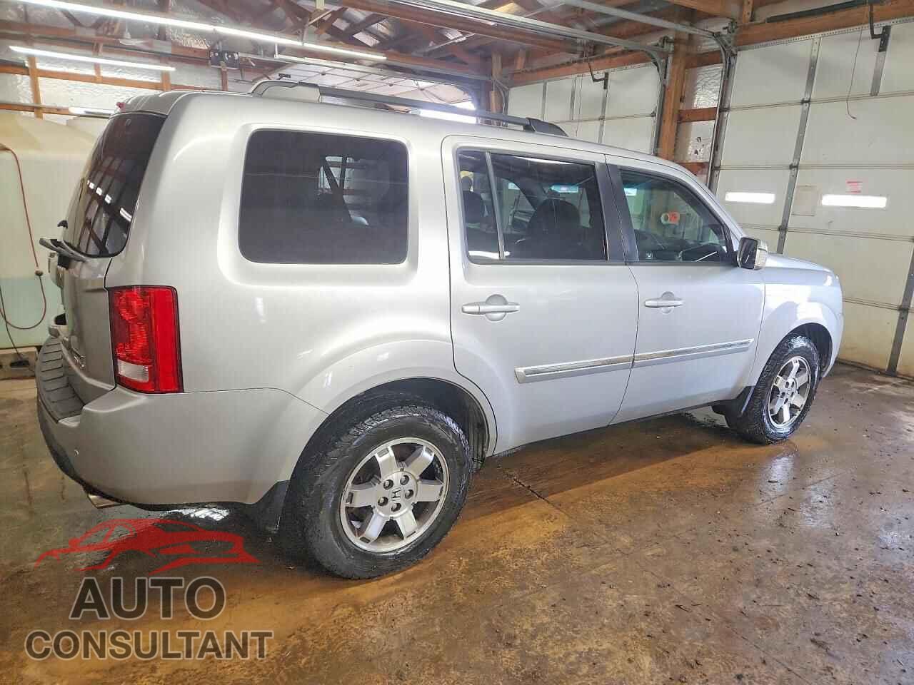 HONDA PILOT 2011 - 5FNYF4H97BB044948