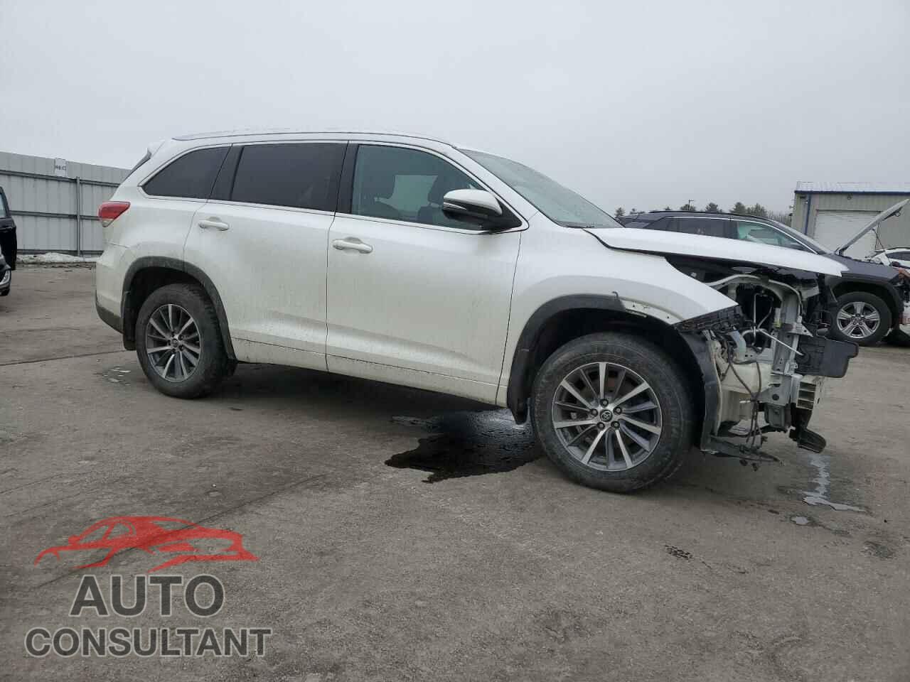 TOYOTA HIGHLANDER 2018 - 5TDJZRFH0JS884600