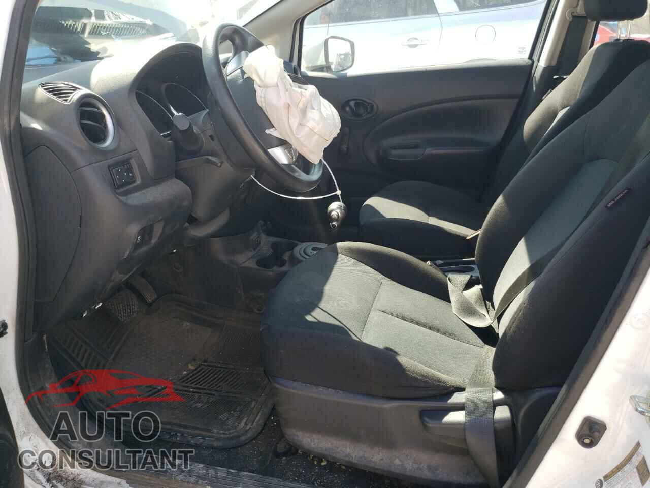 NISSAN VERSA 2019 - 3N1CE2CP3KL366093