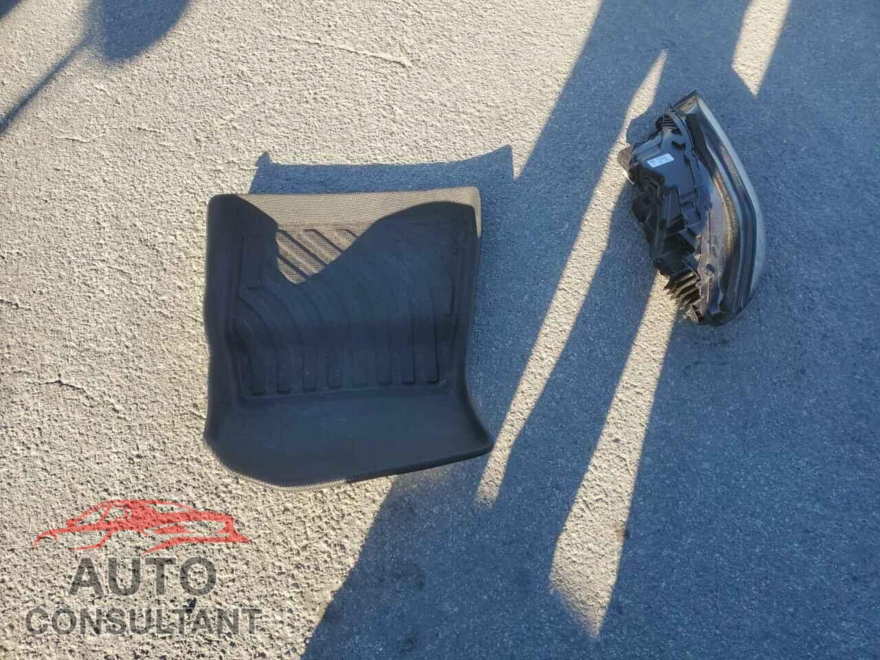 TESLA MODEL 3 2024 - 5YJ3E1EA9RF868731
