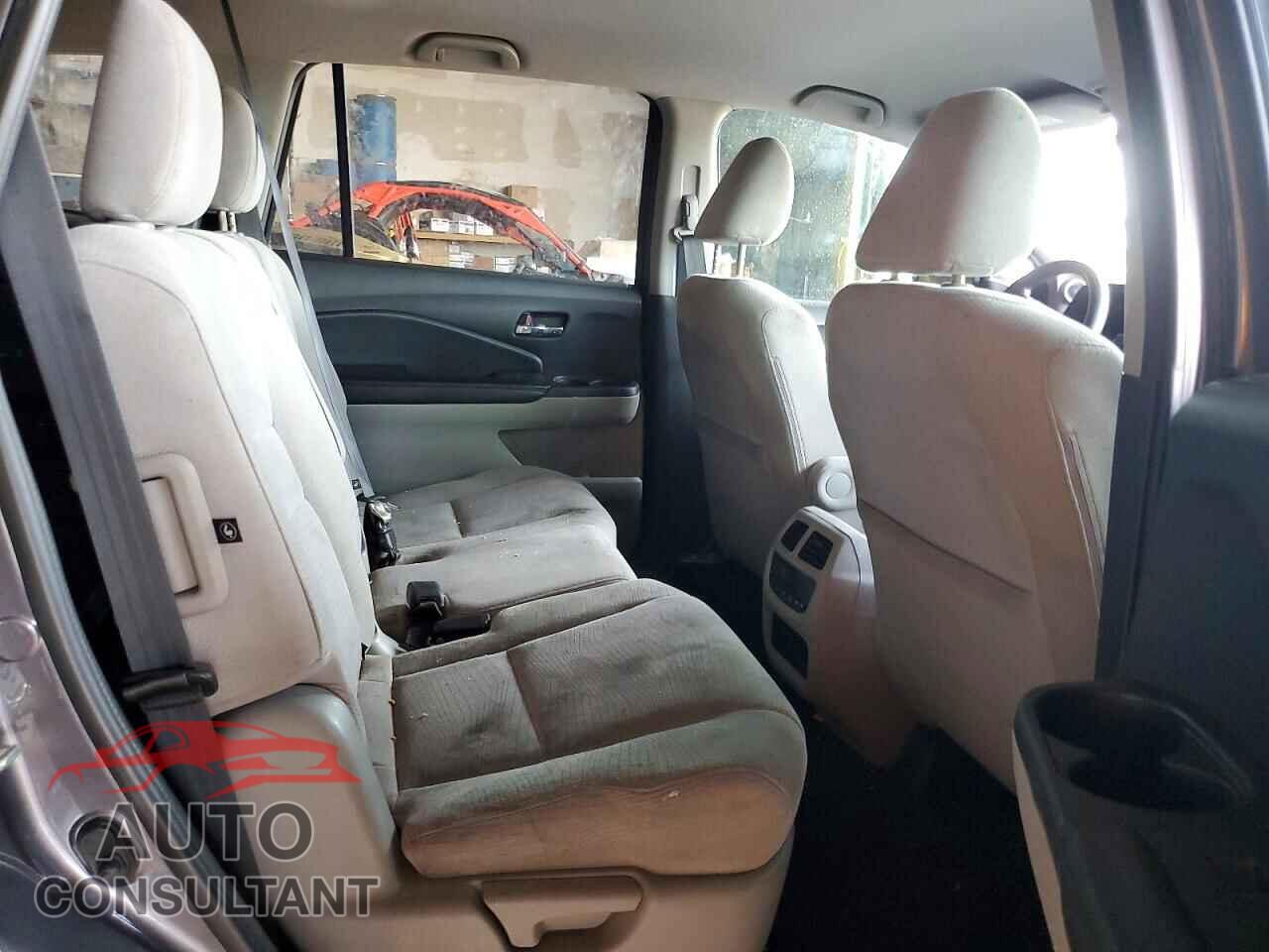 HONDA PILOT 2017 - 5FNYF5H34HB022660