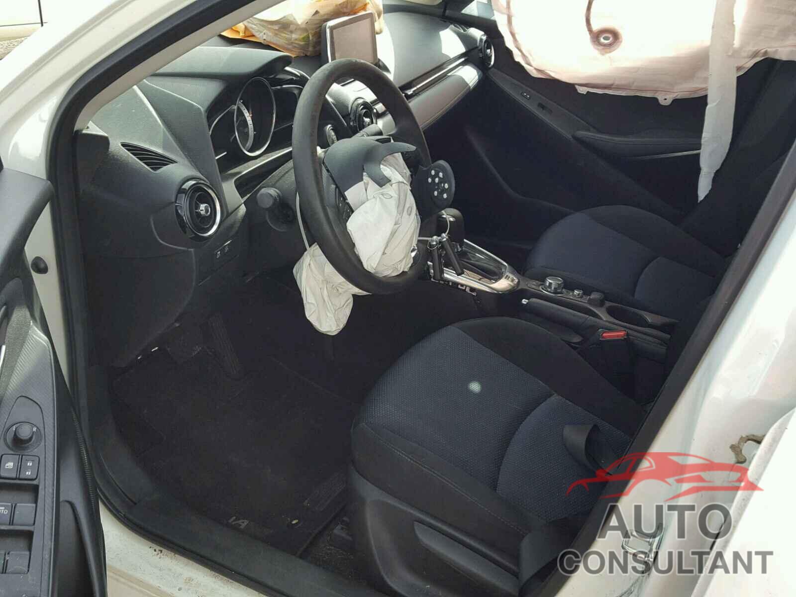 TOYOTA YARIS 2017 - 3MYDLBYV9HY151538