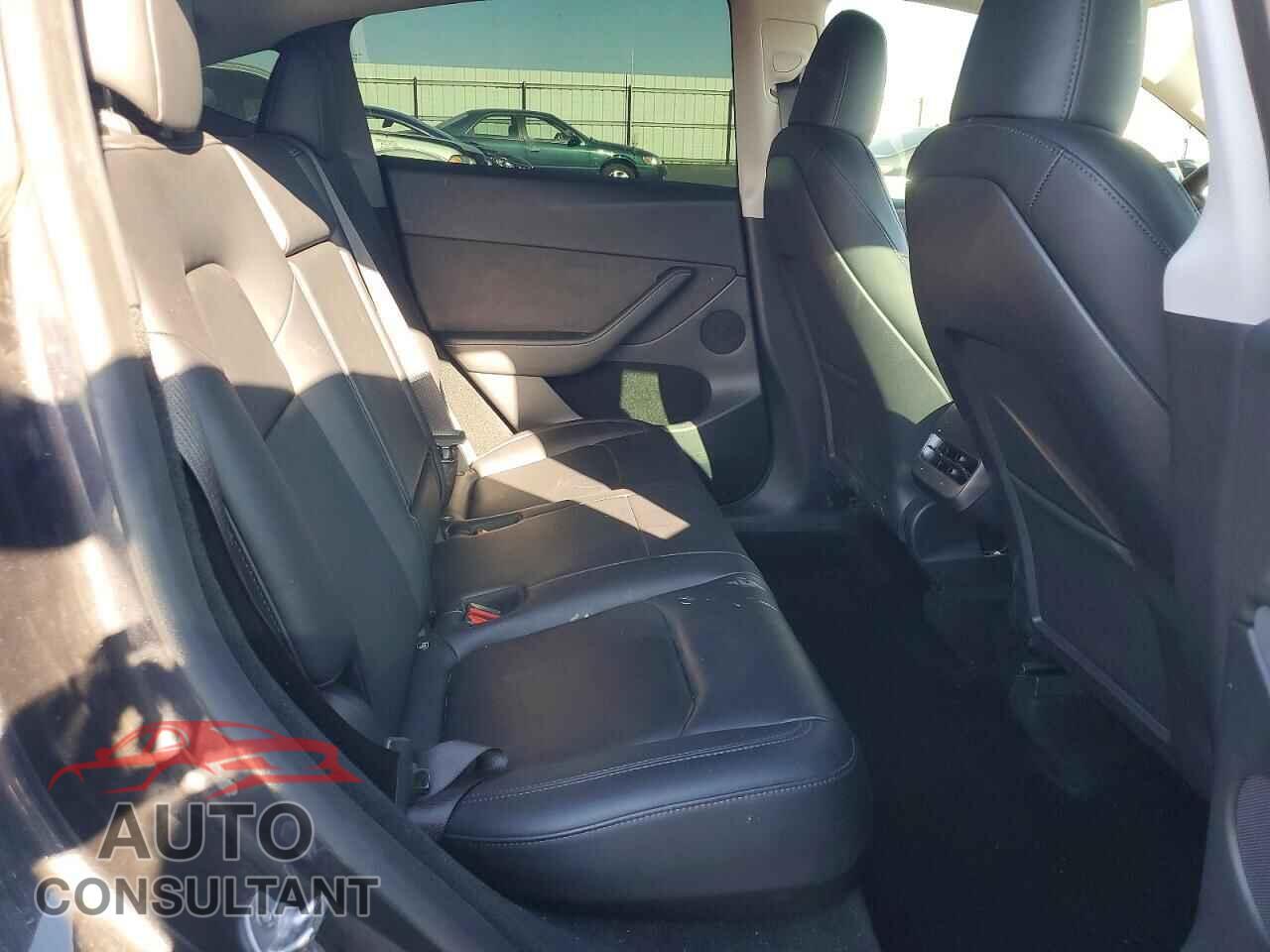 TESLA MODEL Y 2024 - 7SAYGDED9RF073242