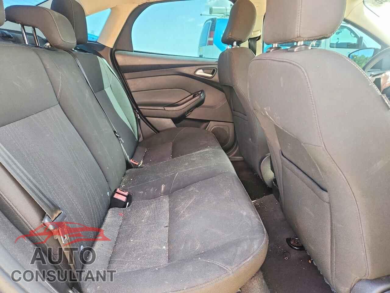 FORD FOCUS 2015 - 1FADP3F23FL200648