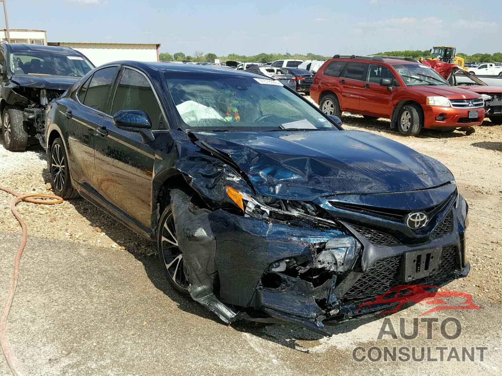 TOYOTA CAMRY 2018 - 4T1B11HK8JU532930