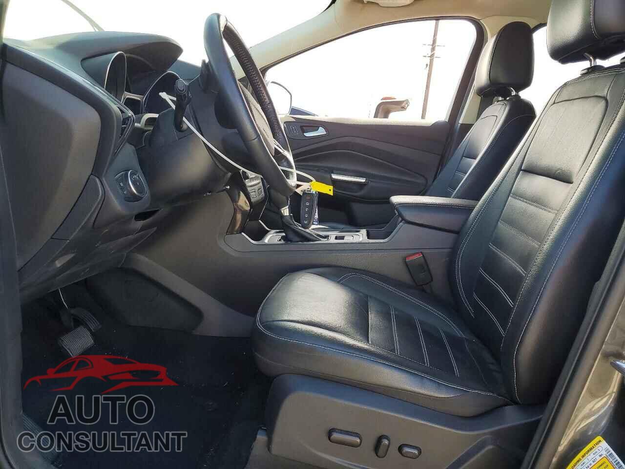 FORD ESCAPE 2017 - 1FMCU0J90HUC95955
