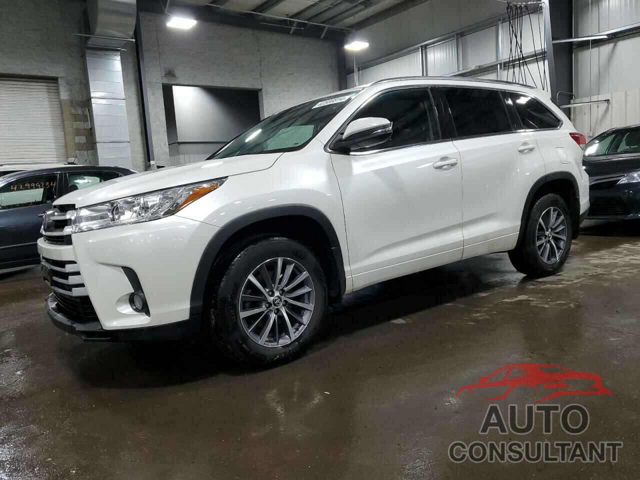 TOYOTA HIGHLANDER 2018 - 5TDJZRFH1JS901436