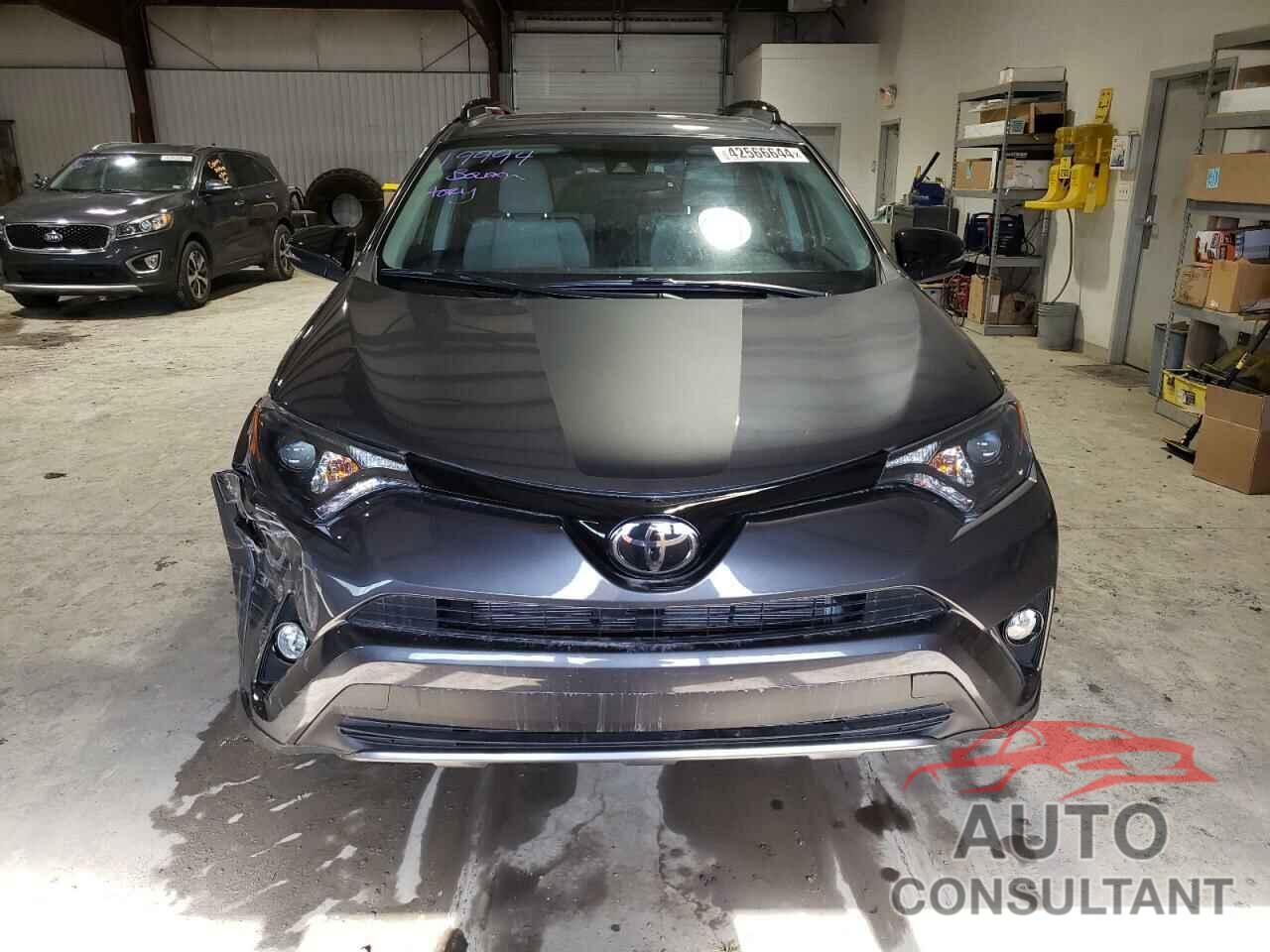 TOYOTA RAV4 2018 - 2T3RFREV6JW770103