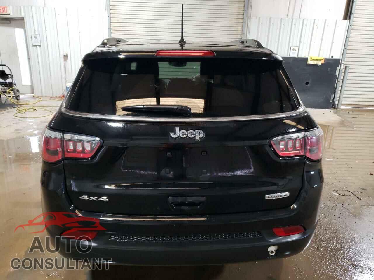 JEEP COMPASS 2018 - 3C4NJDBB4JT284021