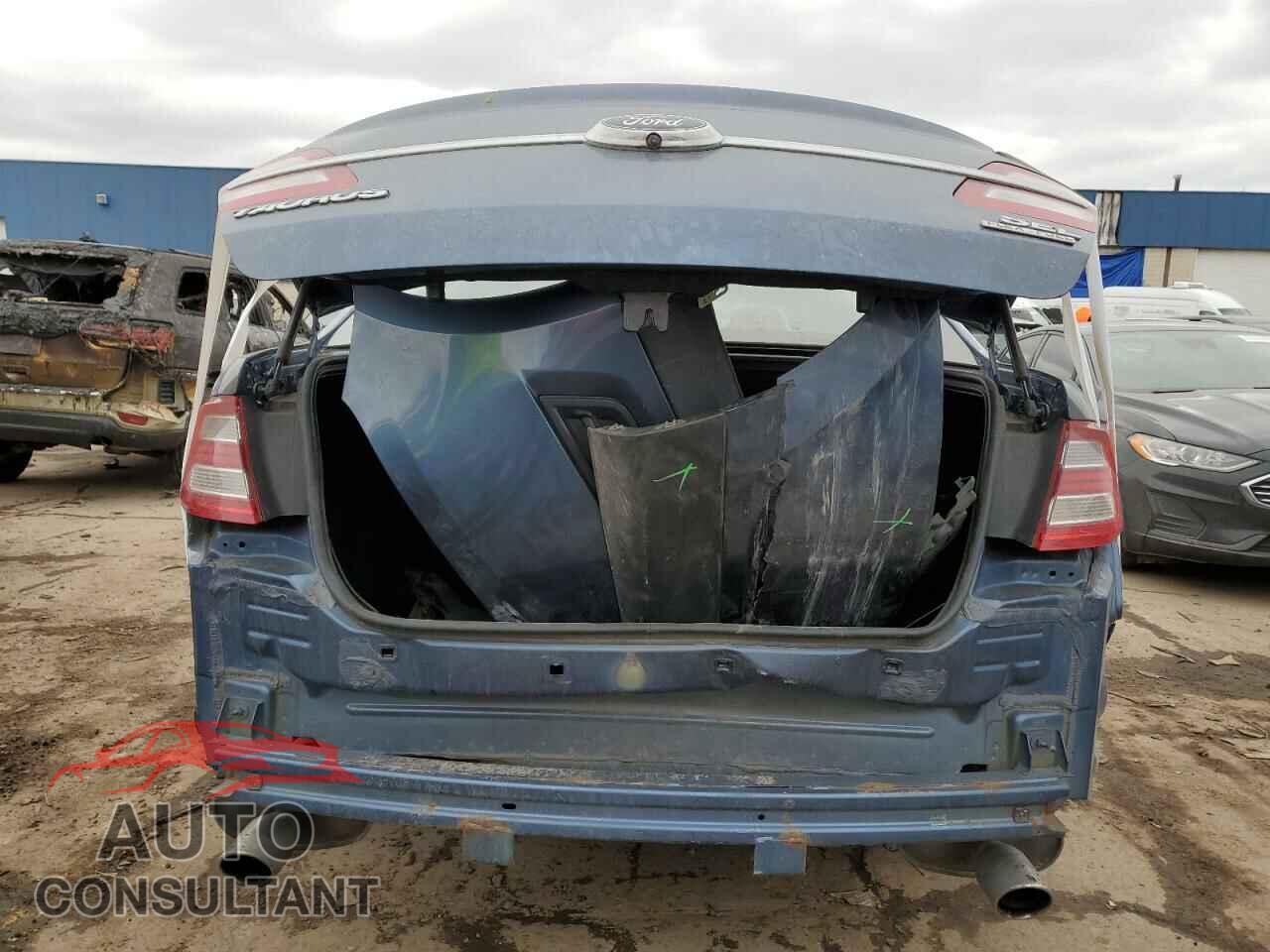 FORD TAURUS 2018 - 1FAHP2E83JG118518