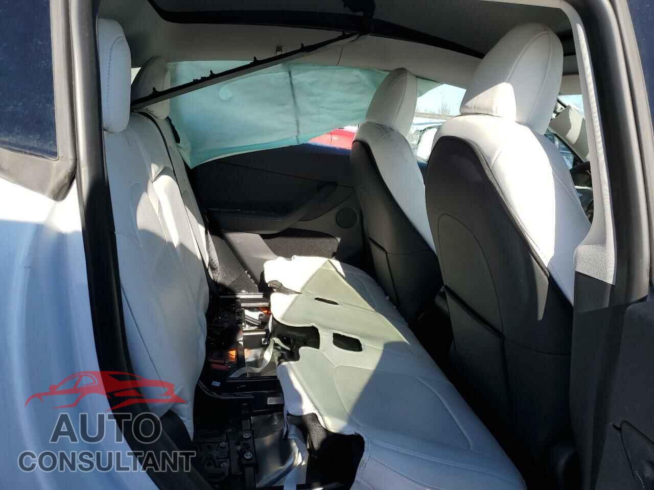 TESLA MODEL Y 2023 - LRWYGDFD2PC939804