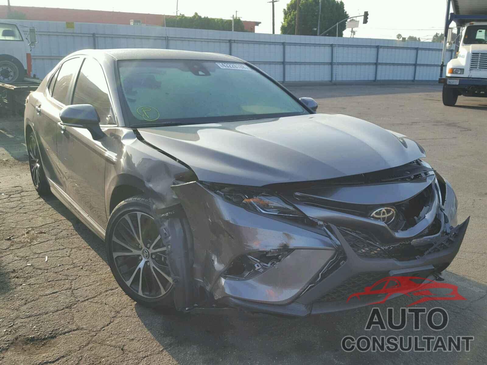 TOYOTA CAMRY 2018 - 4T1B11HK9JU033697