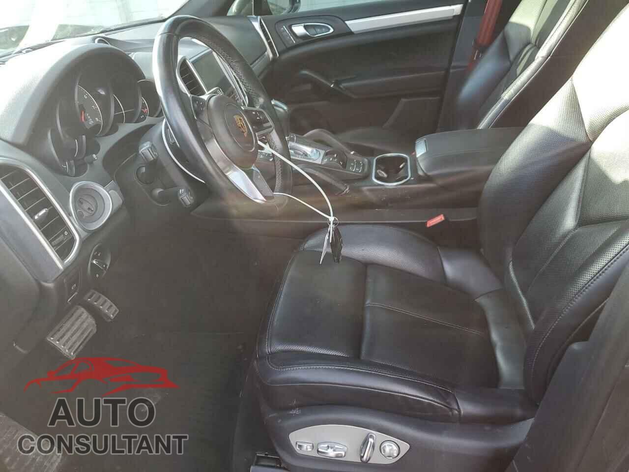 PORSCHE CAYENNE 2018 - WP1AB2A23JLA60329