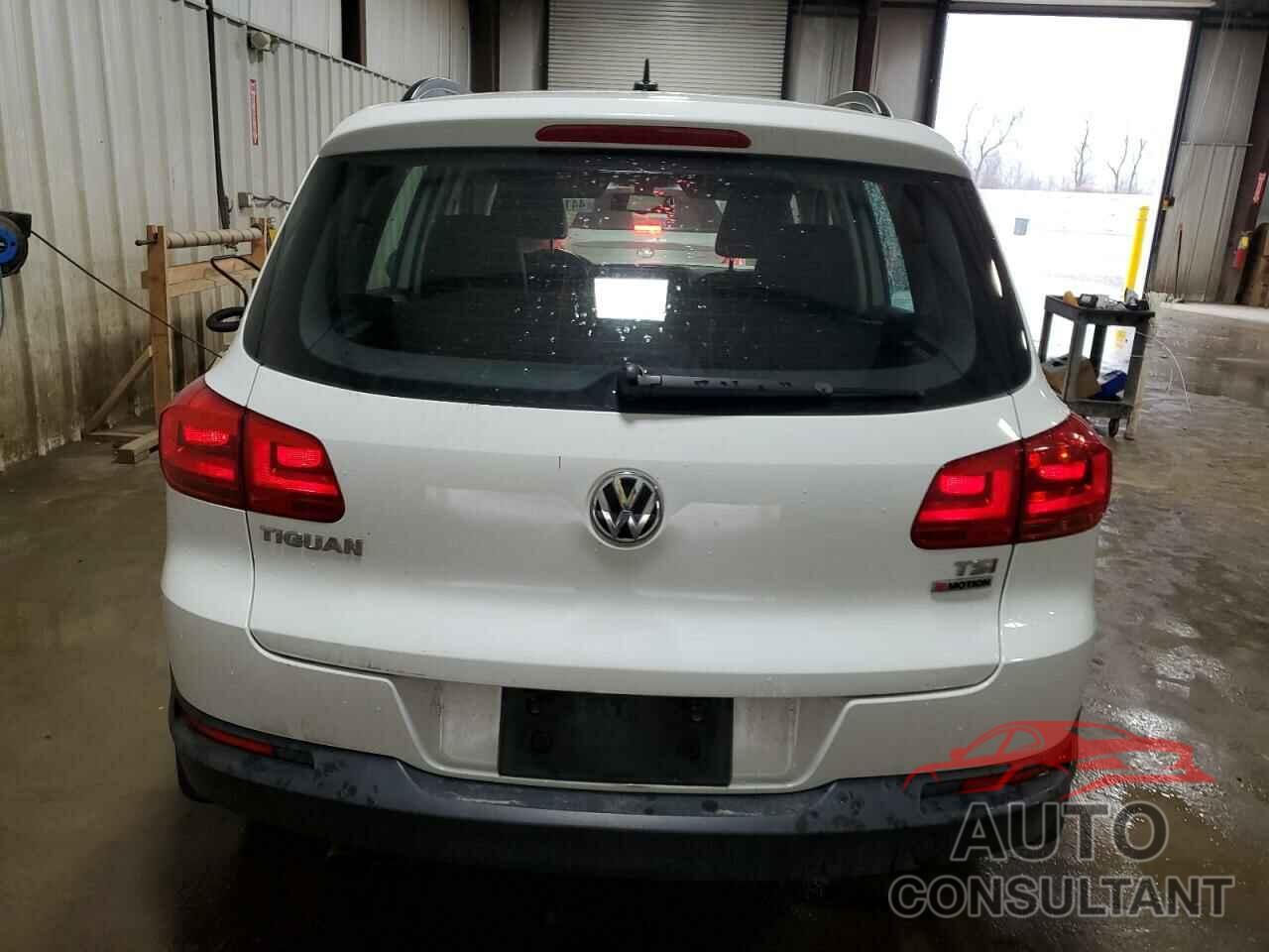 VOLKSWAGEN TIGUAN 2016 - WVGBV7AX5GW577009