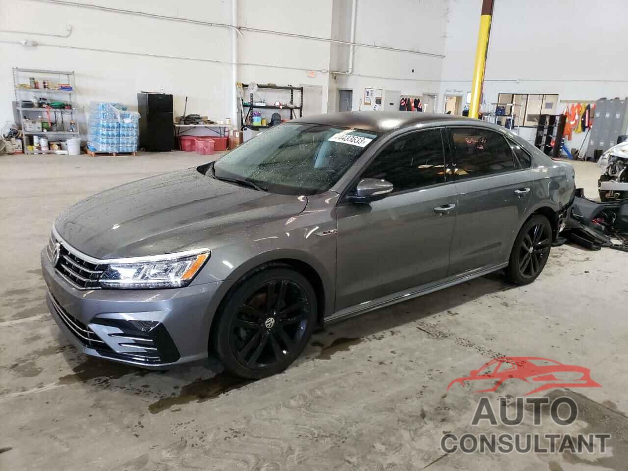 VOLKSWAGEN PASSAT 2018 - 1VWAA7A35JC020521