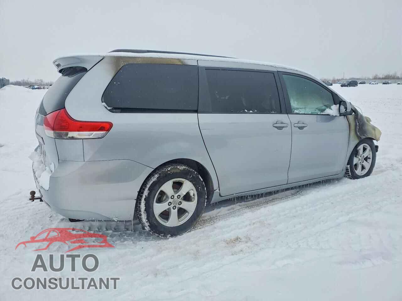 TOYOTA SIENNA 2011 - 5TDKK3DC5BS018647