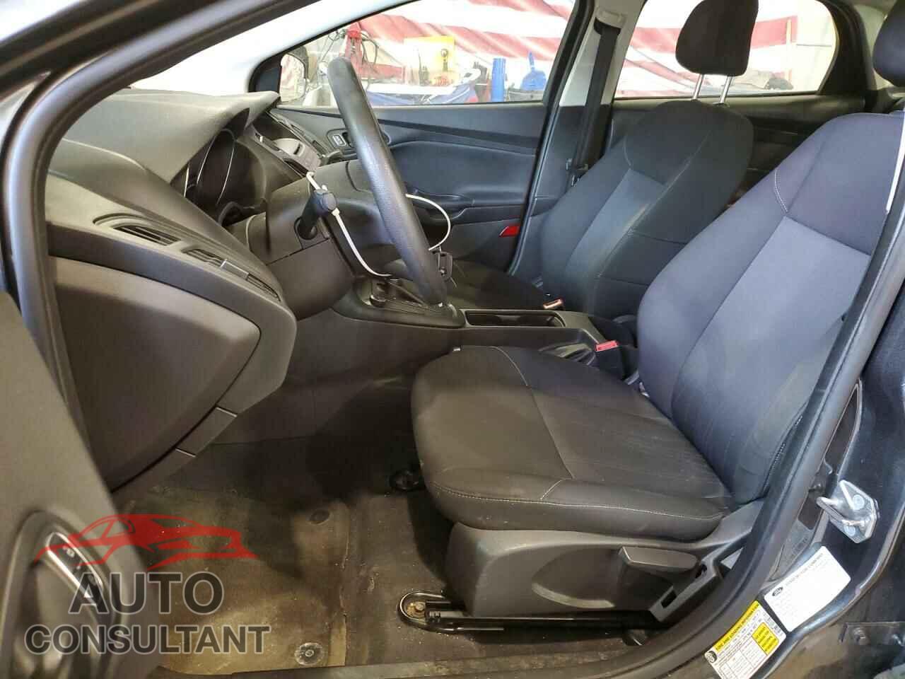 FORD FOCUS 2015 - 1FADP3E20FL220177