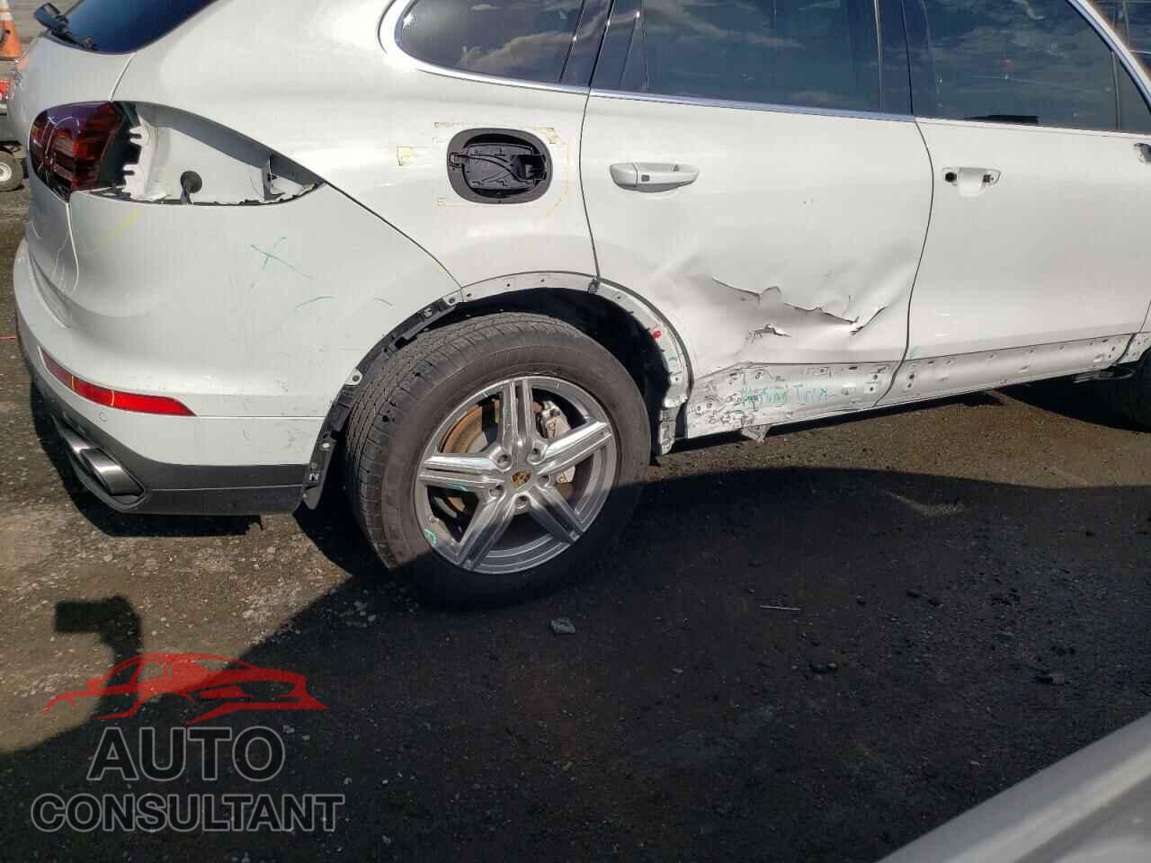PORSCHE CAYENNE 2016 - WP1AB2A2XGLA94518