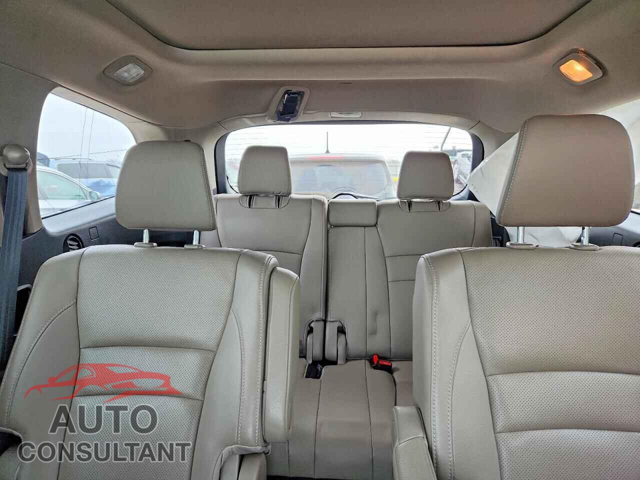 HONDA PILOT 2017 - 5FNYF6H04HB042189
