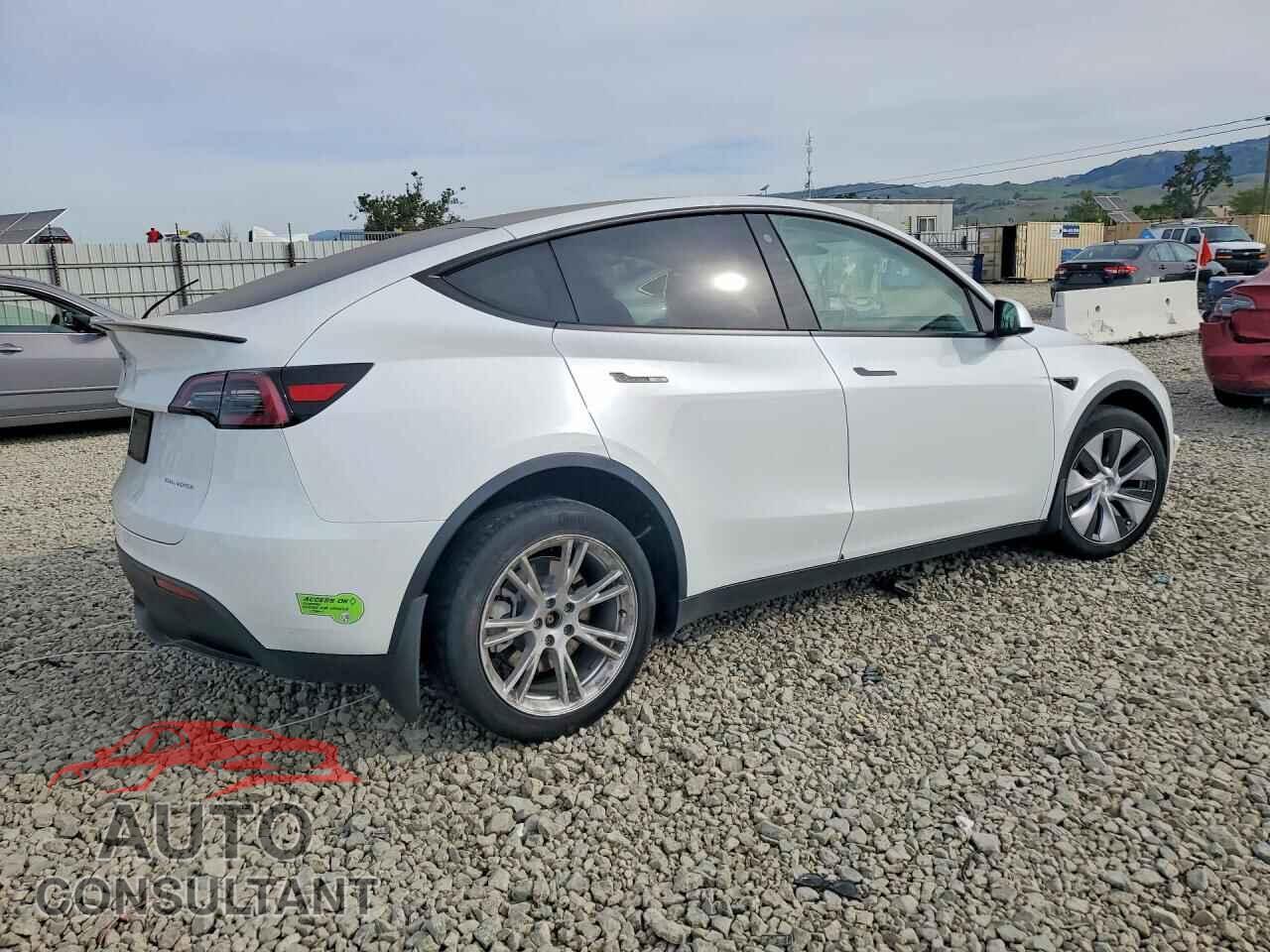 TESLA MODEL Y 2023 - 7SAYGDEE9PF635887