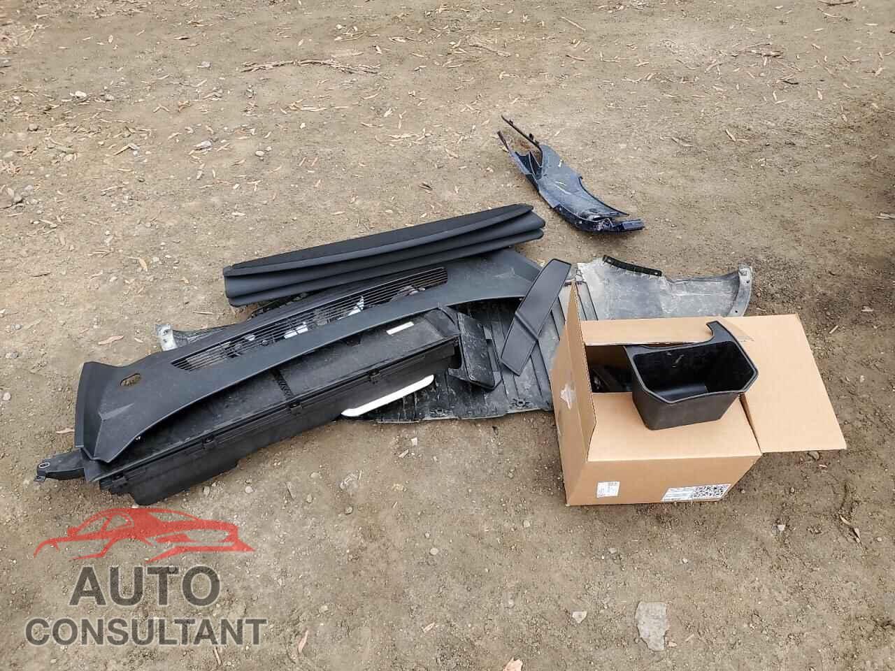 TESLA MODEL Y 2023 - 7SAYGDEE9PF795574