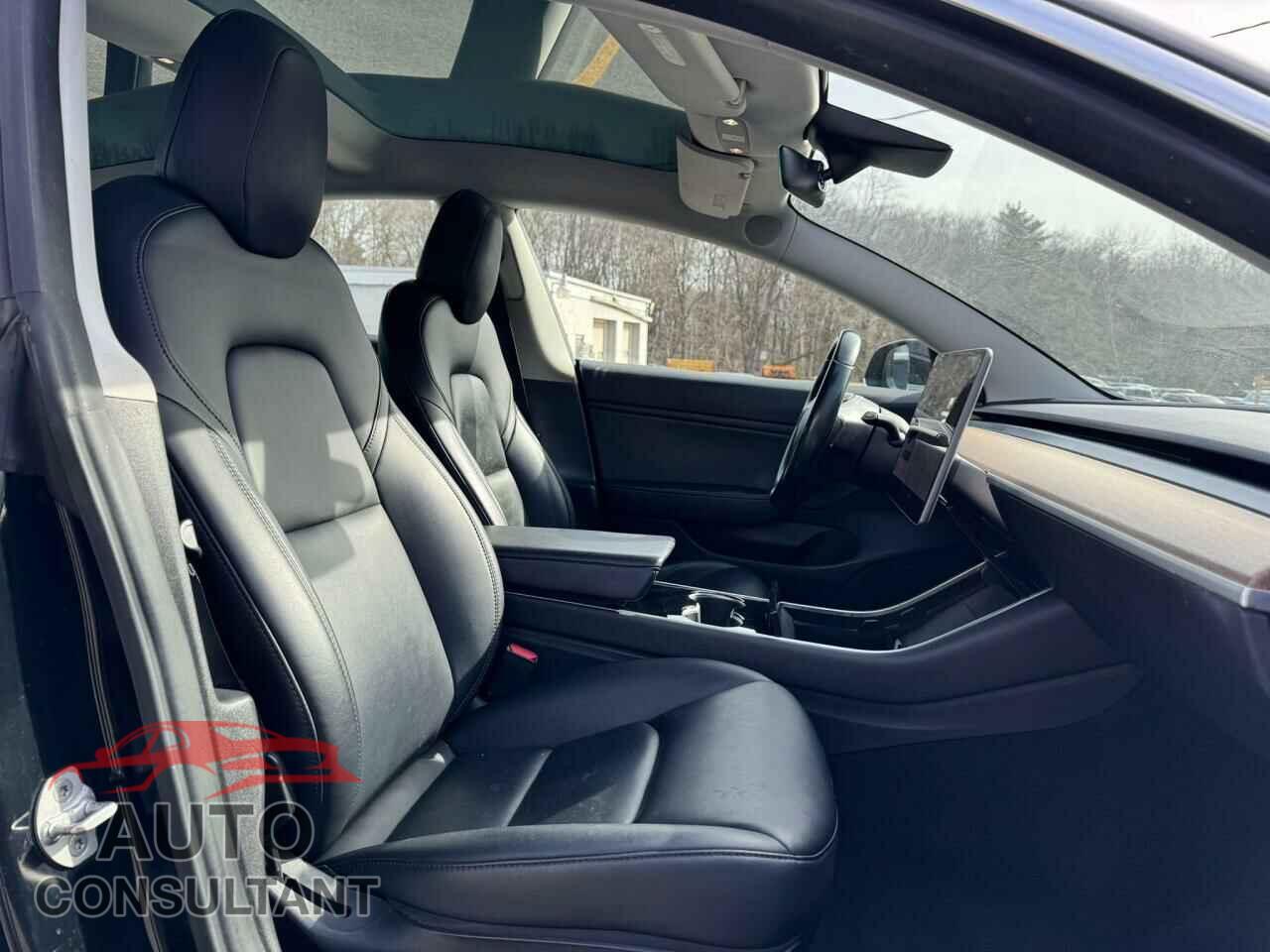TESLA MODEL 3 2019 - 5YJ3E1EA2KF305199