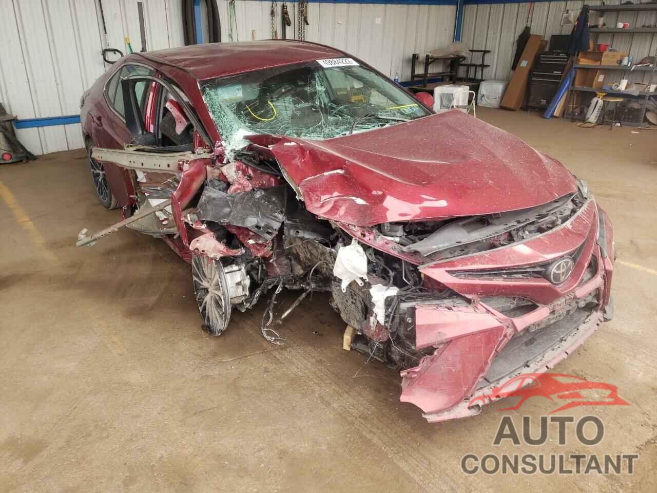 TOYOTA CAMRY 2018 - 4T1B11HK2JU666039