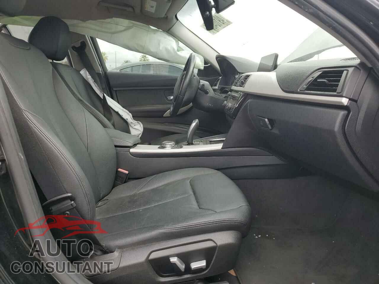 BMW 3 SERIES 2016 - WBA8E1G52GNU11082