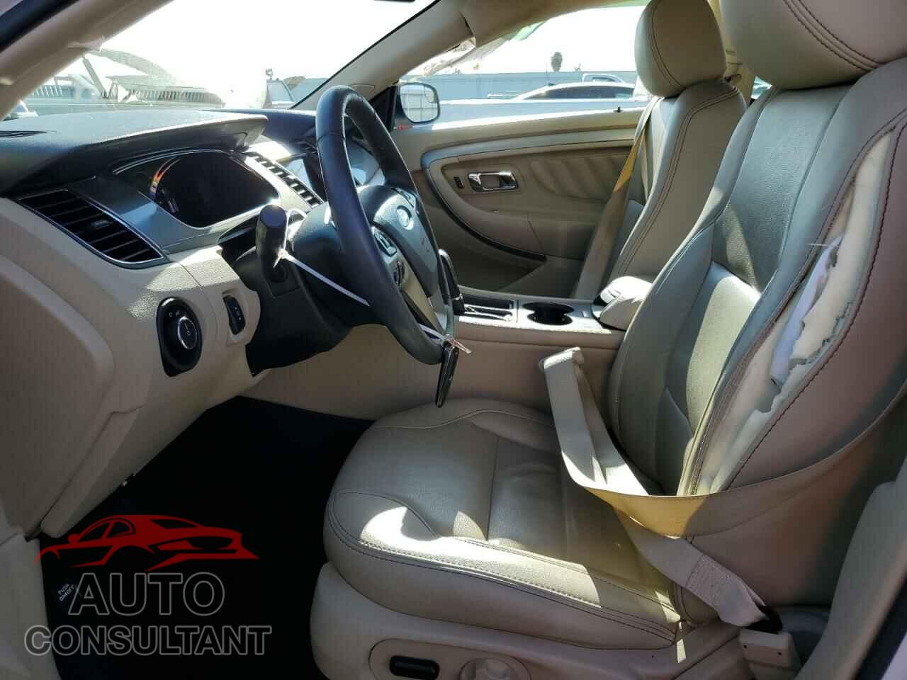 FORD TAURUS 2018 - 1FAHP2E84JG138082