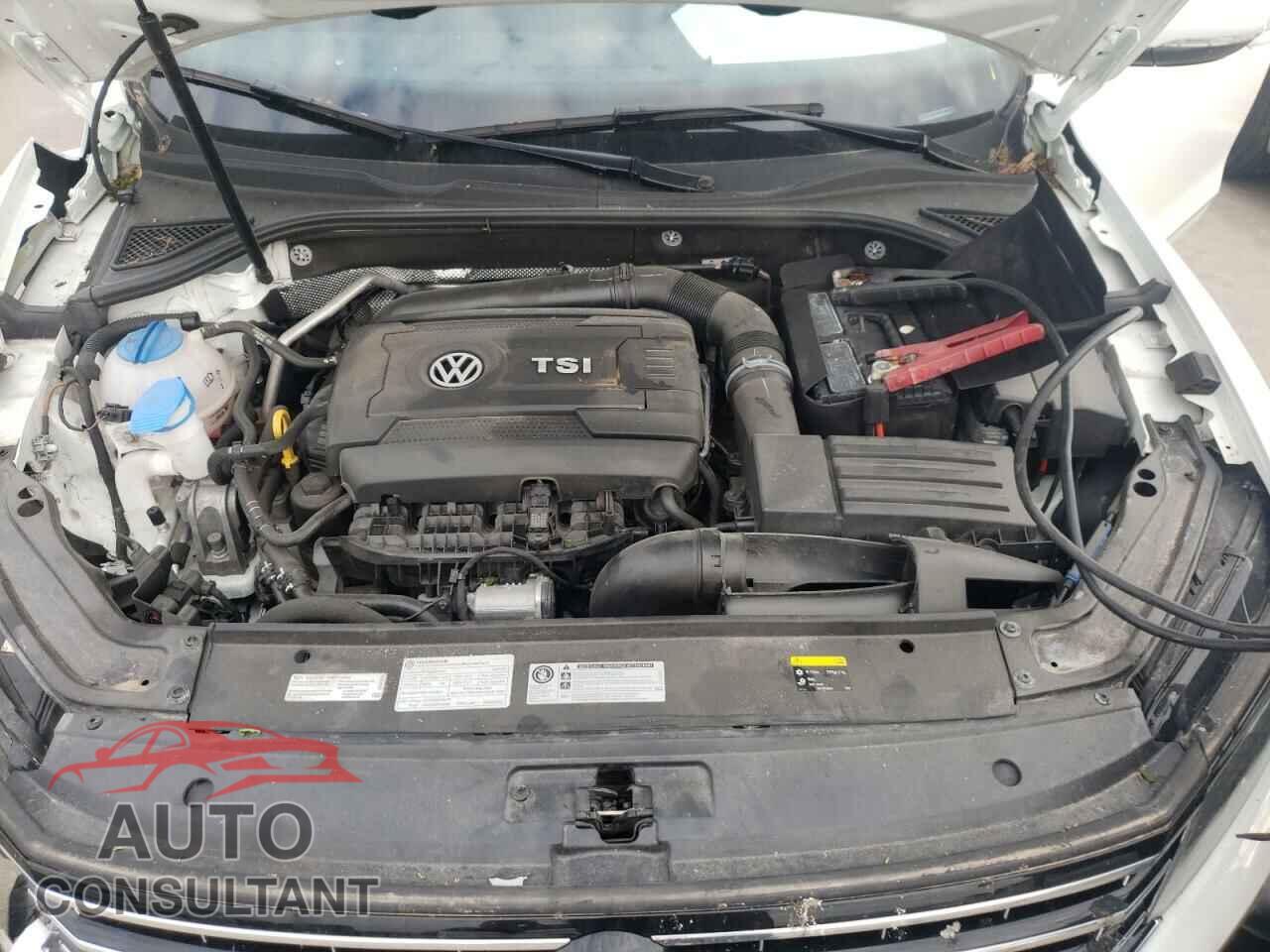 VOLKSWAGEN PASSAT 2017 - 1VWAT7A35HC048467