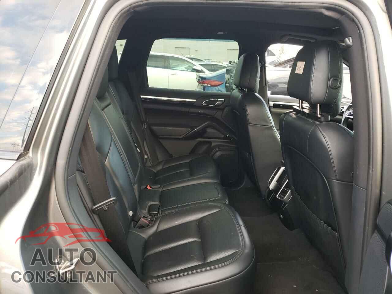 PORSCHE CAYENNE 2016 - WP1AA2A24GKA11349