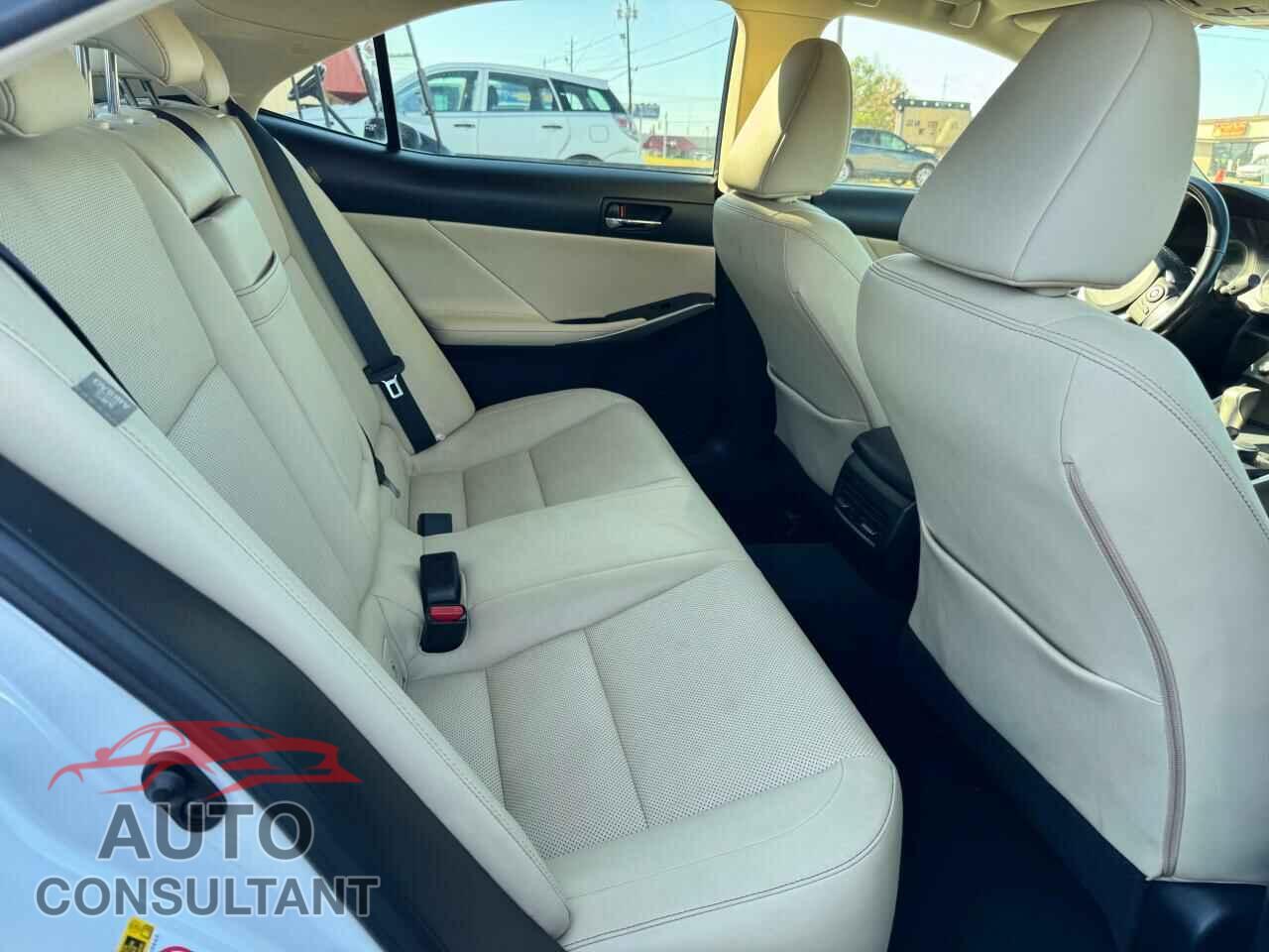 LEXUS IS 2016 - JTHBA1D2XG5001241