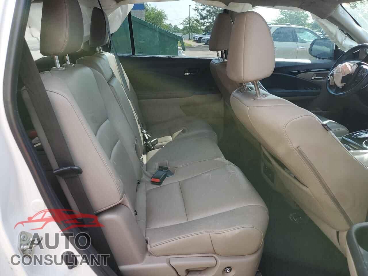 HONDA PILOT 2018 - 5FNYF6H96JB070435