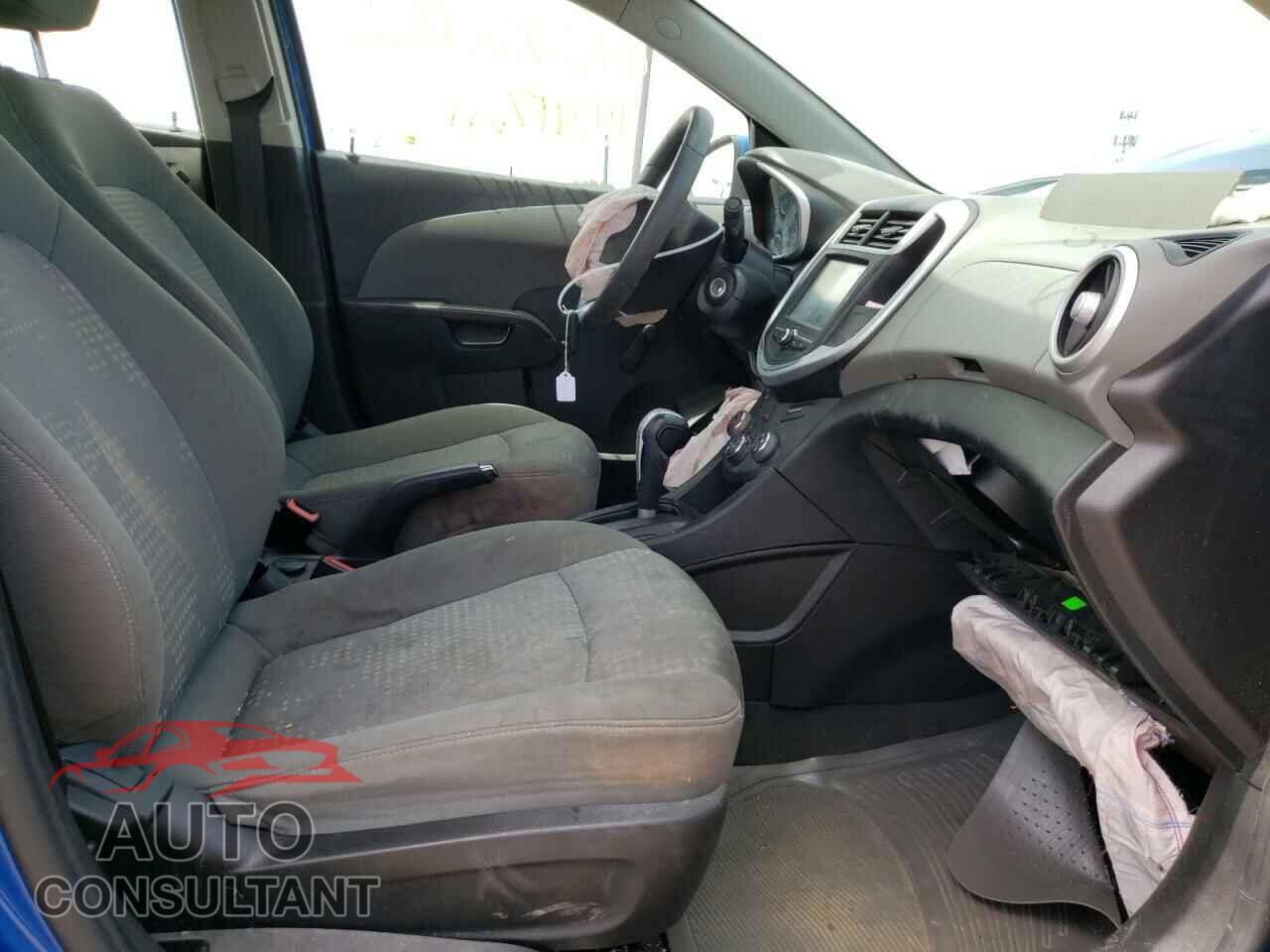 CHEVROLET SONIC 2017 - 1G1JB5SH0H4129335