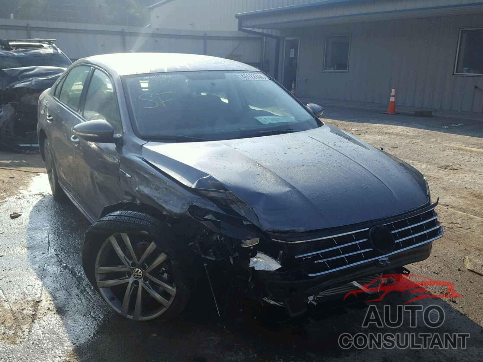 VOLKSWAGEN PASSAT 2018 - 1VWAA7A35JC014315