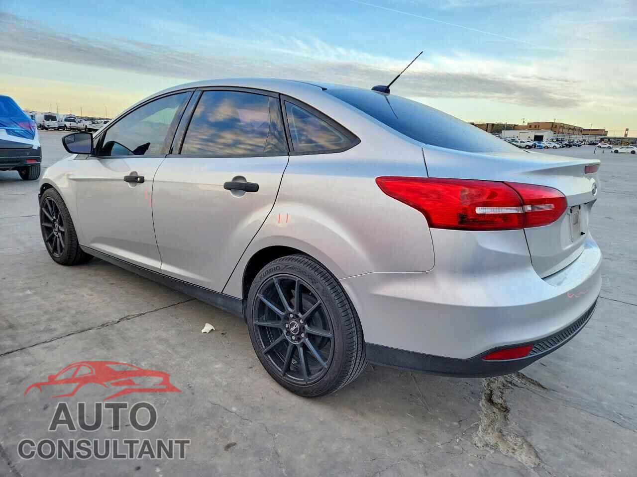 FORD FOCUS 2018 - 1FADP3E29JL304281