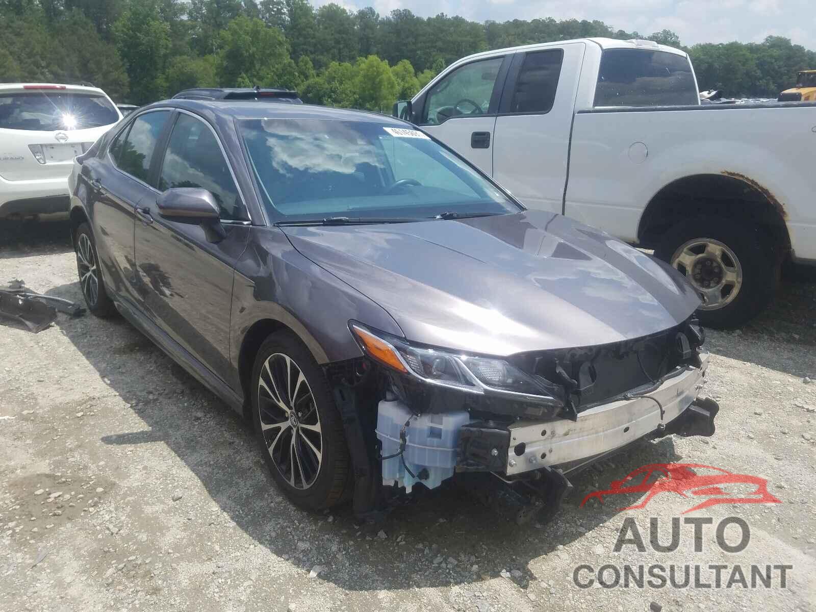 TOYOTA CAMRY 2018 - 4T1B11HK8JU523533