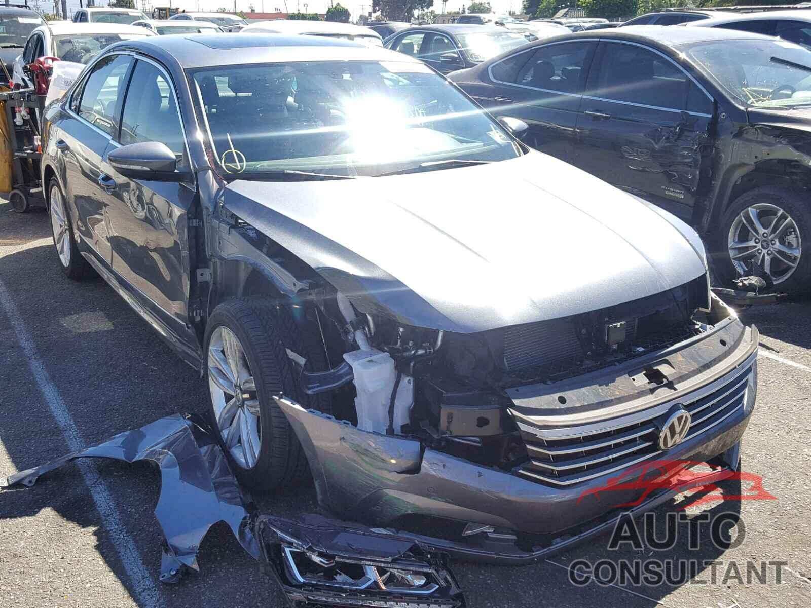 VOLKSWAGEN PASSAT 2017 - 1VWGT7A38HC078492
