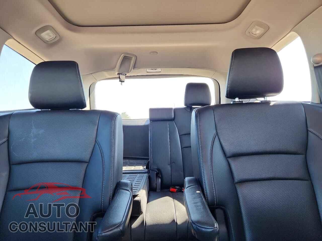 HONDA PILOT 2019 - 5FNYF6H09KB040848