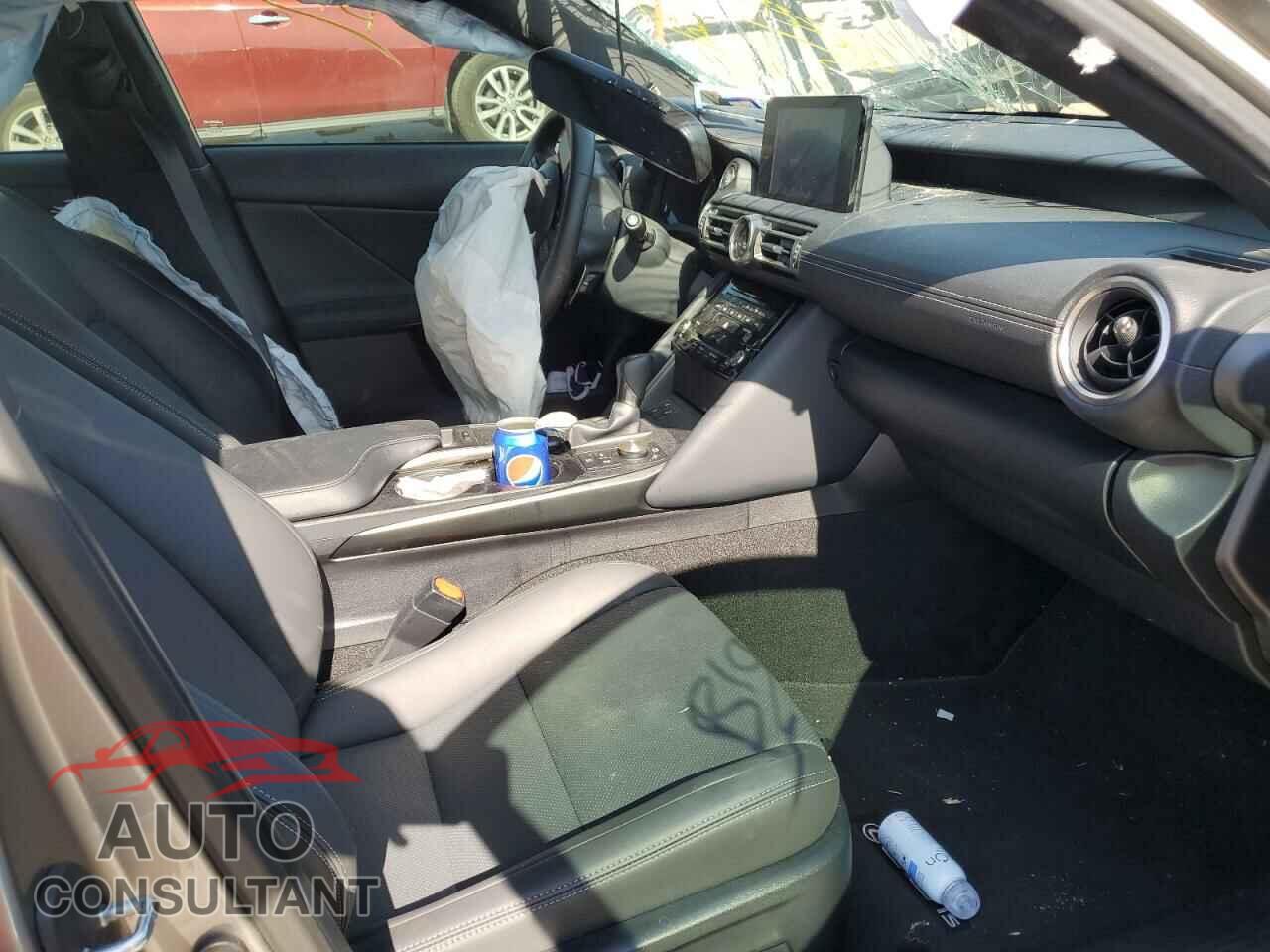 LEXUS IS 2021 - JTHCA1D29M5115361