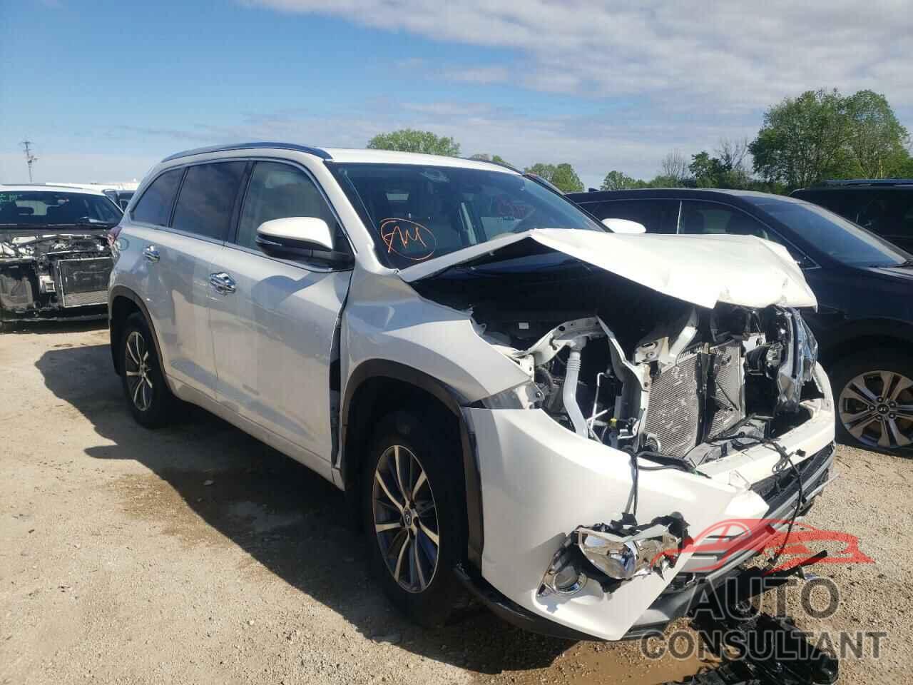 TOYOTA HIGHLANDER 2018 - 5TDJZRFH0JS556271