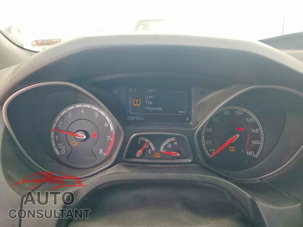 FORD FOCUS 2017 - 1FADP3L93HL210567