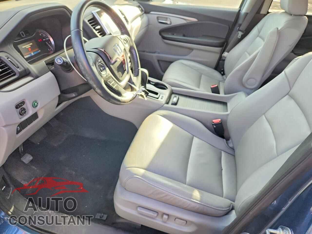 HONDA PILOT 2017 - 5FNYF6H54HB016722