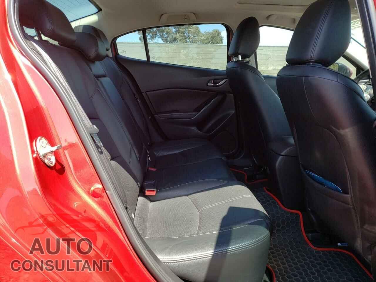 MAZDA 3 2018 - 3MZBN1W31JM161664