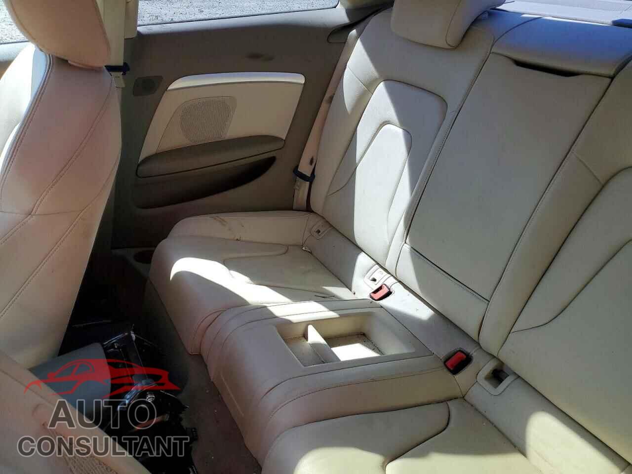 AUDI A5 2011 - WAULFAFR3BA014122