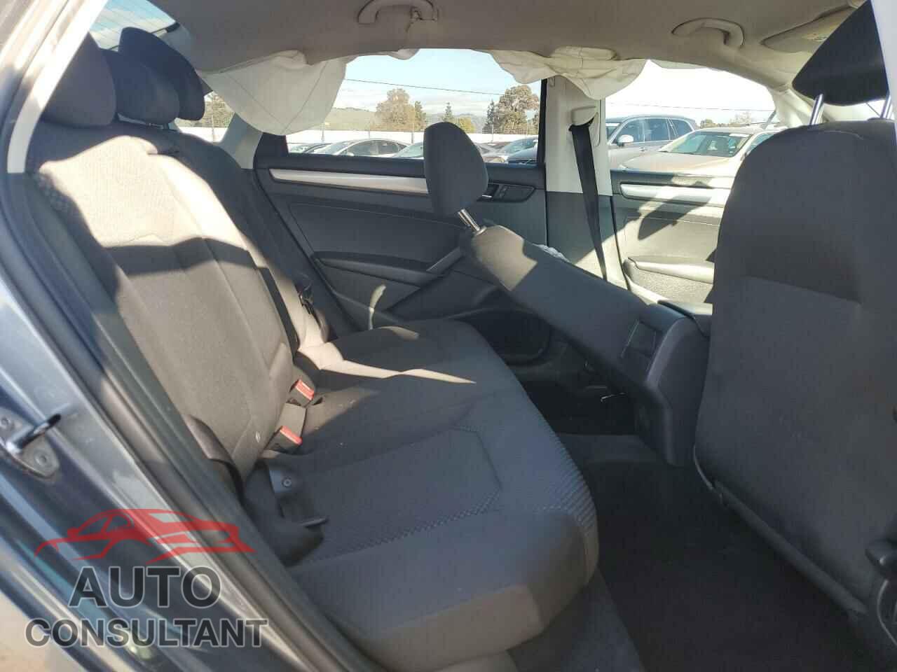 VOLKSWAGEN PASSAT 2014 - 1VWAT7A38EC036342