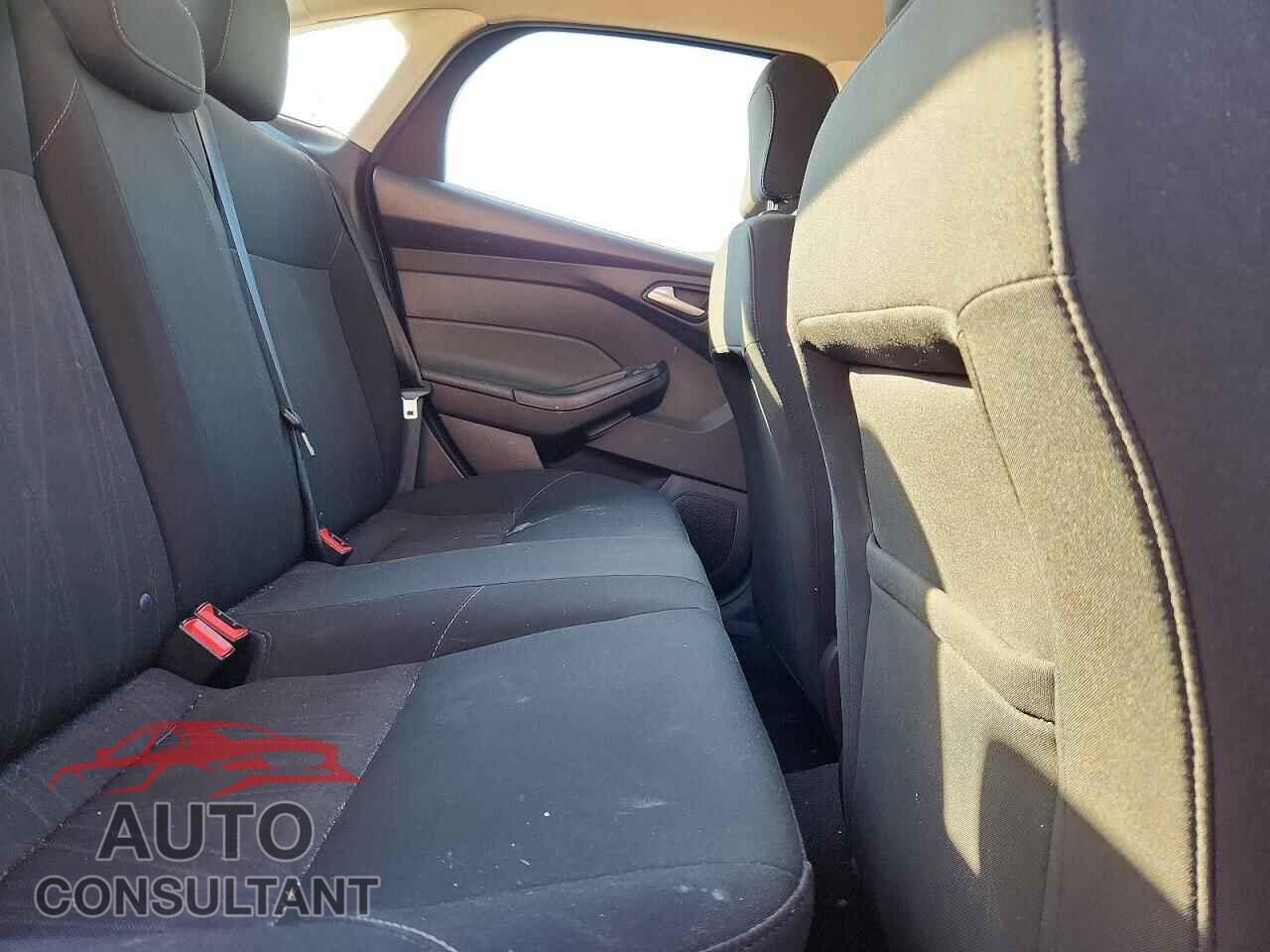FORD FOCUS 2018 - 1FADP3F20JL324191